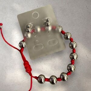 Fashion Red String Bracelet
with stainless steel beads.
NWT - Includes earrings.